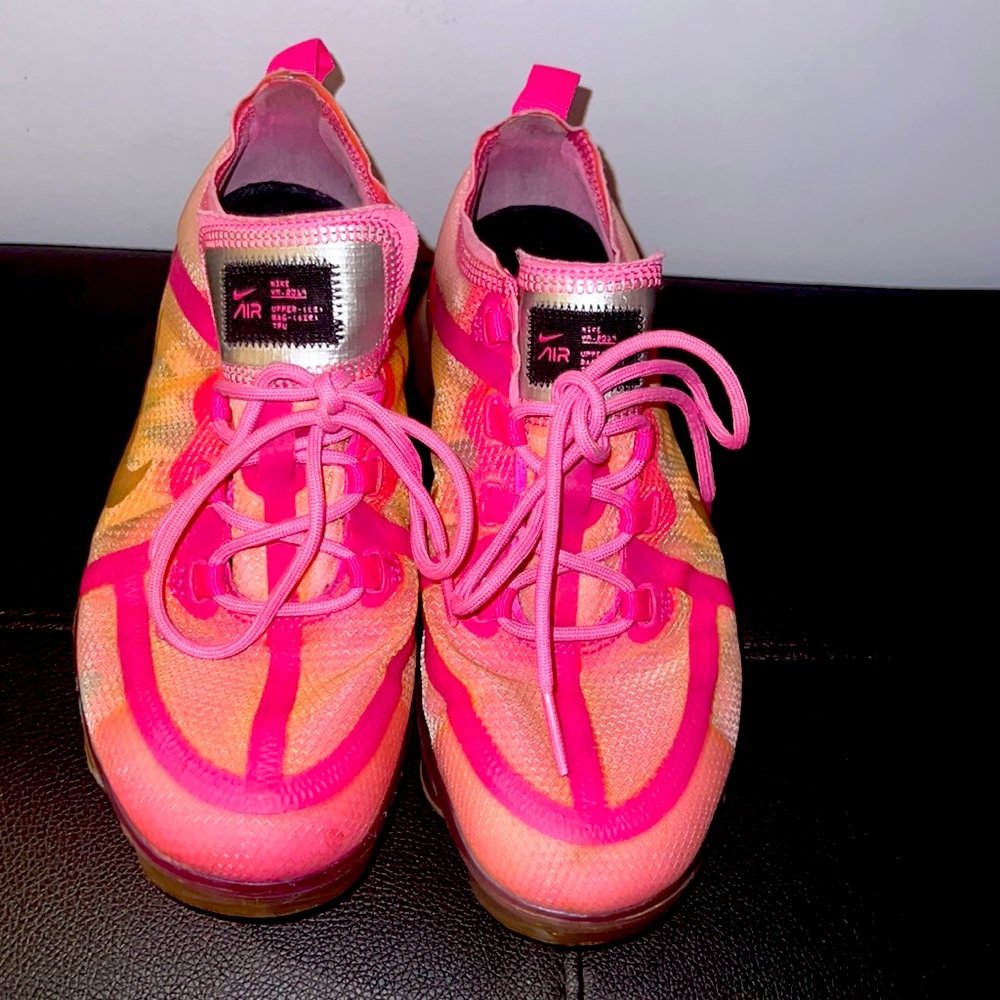 Woman pink Nike VaporMax